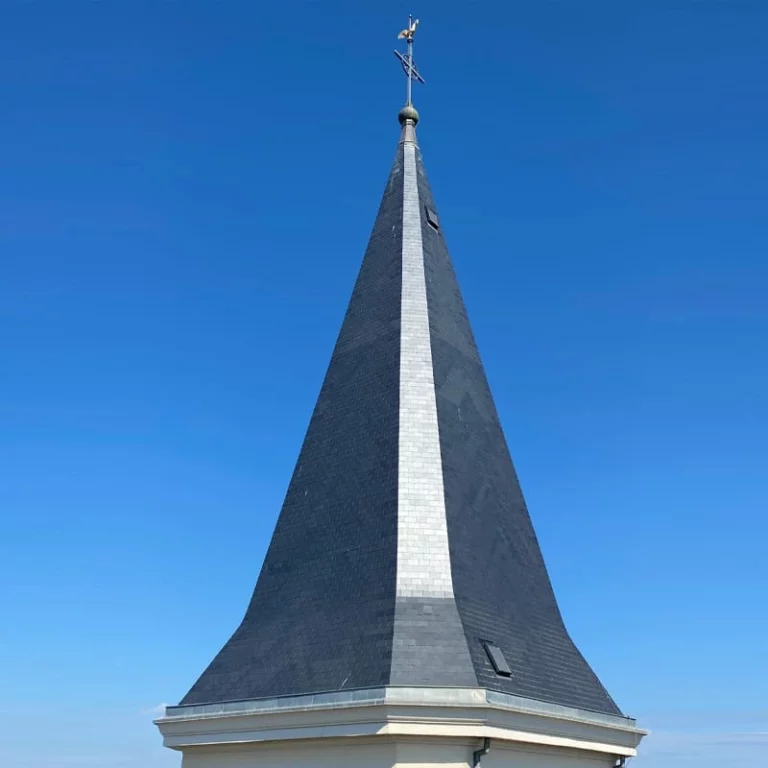 réalisation-travaux-couverture-ardoise-clocher-eglide